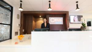 Lobby o reception area sa Citrus Hotel Cardiff by Compass Hospitality