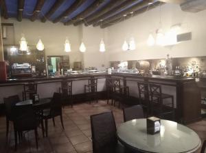 Un restaurante o sitio para comer en Hospederia Meson de la Dolores