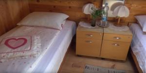 Postel nebo postele na pokoji v ubytování Eco Boutique Guest House Celmalas