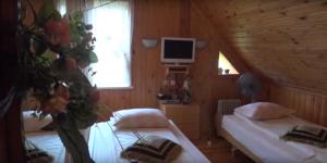 Postel nebo postele na pokoji v ubytování Eco Boutique Guest House Celmalas