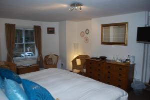 A bed or beds in a room at The Willows 
