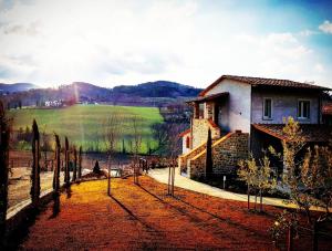 a small town with a fence and a building at Il Contado Country House & Spa in Poppi