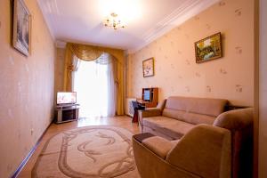a living room with a couch and a television at Apartments on Bolshaya Morskaya 65 in Mykolaiv