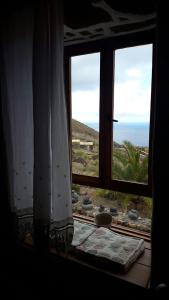 a room with a window with a view of the ocean at Castillo Gualisancho in Echedo