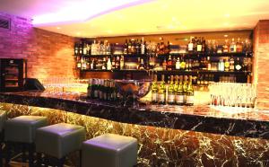 The lounge or bar area at Ramada Downtown Abu Dhabi