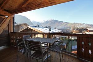 Balkon atau teras di AvenidA Mountain Resort by Alpin Rentals