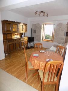 Kuchyň nebo kuchyňský kout v ubytování Vacation apartments Feniks