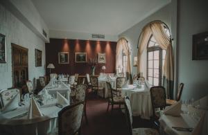 Reštaurácia alebo iné gastronomické zariadenie v ubytovaní Hotel Restaurant Boss