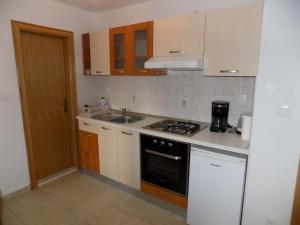 Kuchyň nebo kuchyňský kout v ubytování Vacation apartments Feniks
