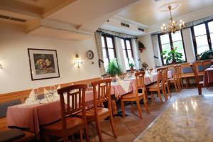 Restorāns vai citas vietas, kur ieturēt maltīti, naktsmītnē Landgasthof Erber