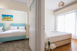Posteľ alebo postele v izbe v ubytovaní Acropolis View Paradise Apartments