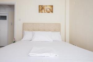 Posteľ alebo postele v izbe v ubytovaní Acropolis View Paradise Apartments
