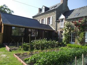 a house with a garden in front of it at Chambres d'hôtes Le Clos d'Enhaut in Dinard