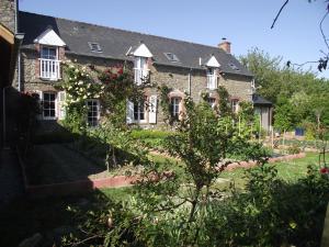 Afbeelding uit fotogalerij van Chambres d'hôtes Le Clos d'Enhaut in Dinard