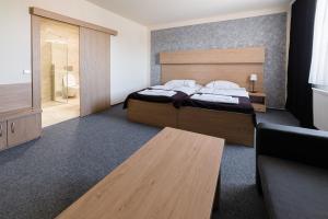 Postel nebo postele na pokoji v ubytování Hotel Zebetinsky Dvur Brno + 37 fotografií
