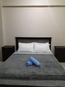 a blue object is laying on a bed at One Palm Tree Villas in Manila