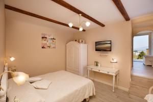 A bed or beds in a room at Ambrosio Relais