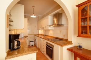A kitchen or kitchenette at Carabeo 52 Apartments Casasol