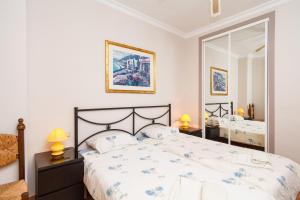 Postel nebo postele na pokoji v ubytování Carabeo 52 Apartments Casasol + 21 fotografií