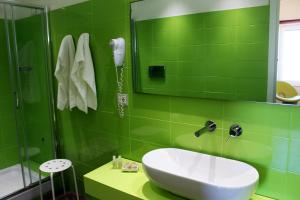 Koupelna v ubytování Hotel Mare + 35 fotografií