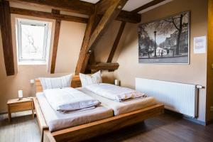 a bedroom with two beds and a window at Landhotel im Hexenwinkel in Wiernsheim