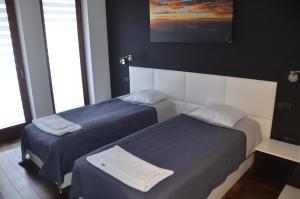 Кровать или кровати в номере Apartament Wzgórze Słowików