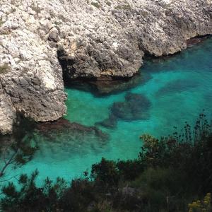 a view of a river with blue water and rocks at casa surano in Diso