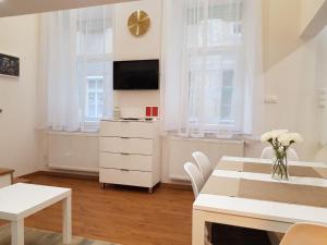 Renaissance Studio Apartment 1063 Budapest, 24 Munkácsy Mihály utca kép - 2
