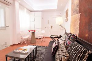 A seating area at Old Town, City Center Apartment Premium with PARKING