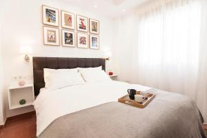 A bed or beds in a room at Old Town, City Center Apartment Premium with PARKING