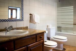 A bathroom at Casa Roan y Casa Grande Még 25 kép