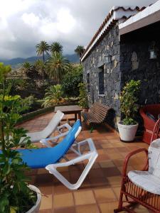 a patio with two lounge chairs and a table at La Sabana in Buenavista de Abajo
