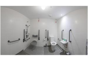 Un baño de SWUITE GALWAY
