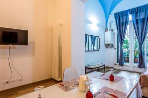 a living room with a table and a tv at Garibaldi 13 in Turin