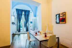 a dining room with a table and chairs at Garibaldi 13 in Turin
