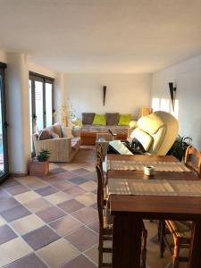 a living room with a couch and a table at villa cinco palmas in Almerimar