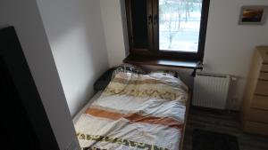 Posteľ alebo postele v izbe v ubytovaní Walbrzych - przytulne, nowe mieszkanie