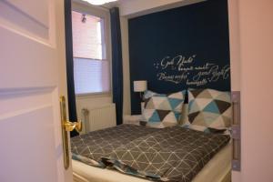 Ein Bett oder Betten in einem Zimmer der Unterkunft Stadtflucht Lüneburg: Ferienwohnungen Innenstadt