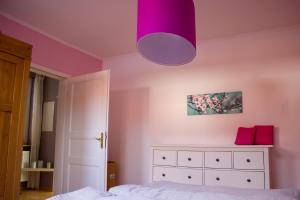 Ein Bett oder Betten in einem Zimmer der Unterkunft Stadtflucht Lüneburg: Ferienwohnungen Innenstadt