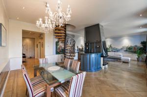 Posedenie v ubytovaní Panoramic Loft