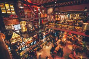an overhead view of a restaurant with people in a room at B&B Le Bon Vivant Eindhoven in Eindhoven