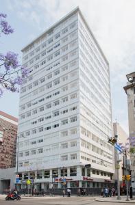 a large white building on a city street at Boutique Apartment Carso Alameda-1102 in Mexico City
