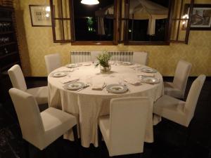 A restaurant or other place to eat at Hotel Restaurante Florida