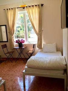Postel nebo postele na pokoji v ubytování iDorm B&B - idorm Mỹ