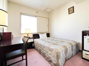 מיטה או מיטות בחדר ב-Hotel Paco Obihiro Chuo