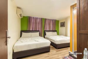 Cama o camas de una habitación en 33 Star Hotel by The Awinka Group Of Management