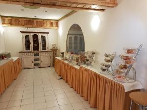 Kuchyň nebo kuchyňský kout v ubytování Hotel Koruna