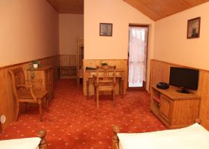 Μια τηλεόραση ή/και κέντρο ψυχαγωγίας στο garni Hotel ASAS***