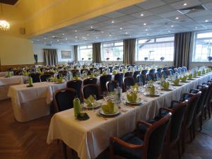 Un restaurante u otro lugar para comer en Hotel Goos