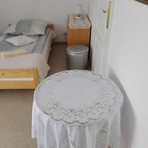 Postel nebo postele na pokoji v ubytování Biesiadny Dworek